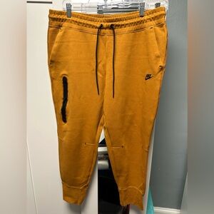 NEW🤎NIKE TECH JOGGERS